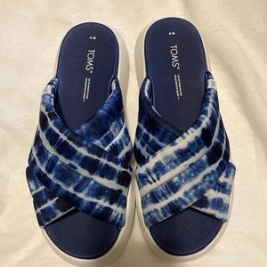 Tom’s Alpargata Mallow Cro Tie Dye platform sandals